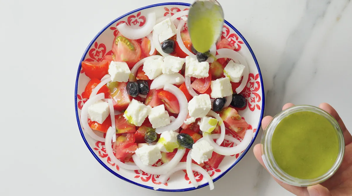 Salata Tariflerini Şenlendirecek Lezzet: Ev Yapımı Kuzu Kulağı Sosu