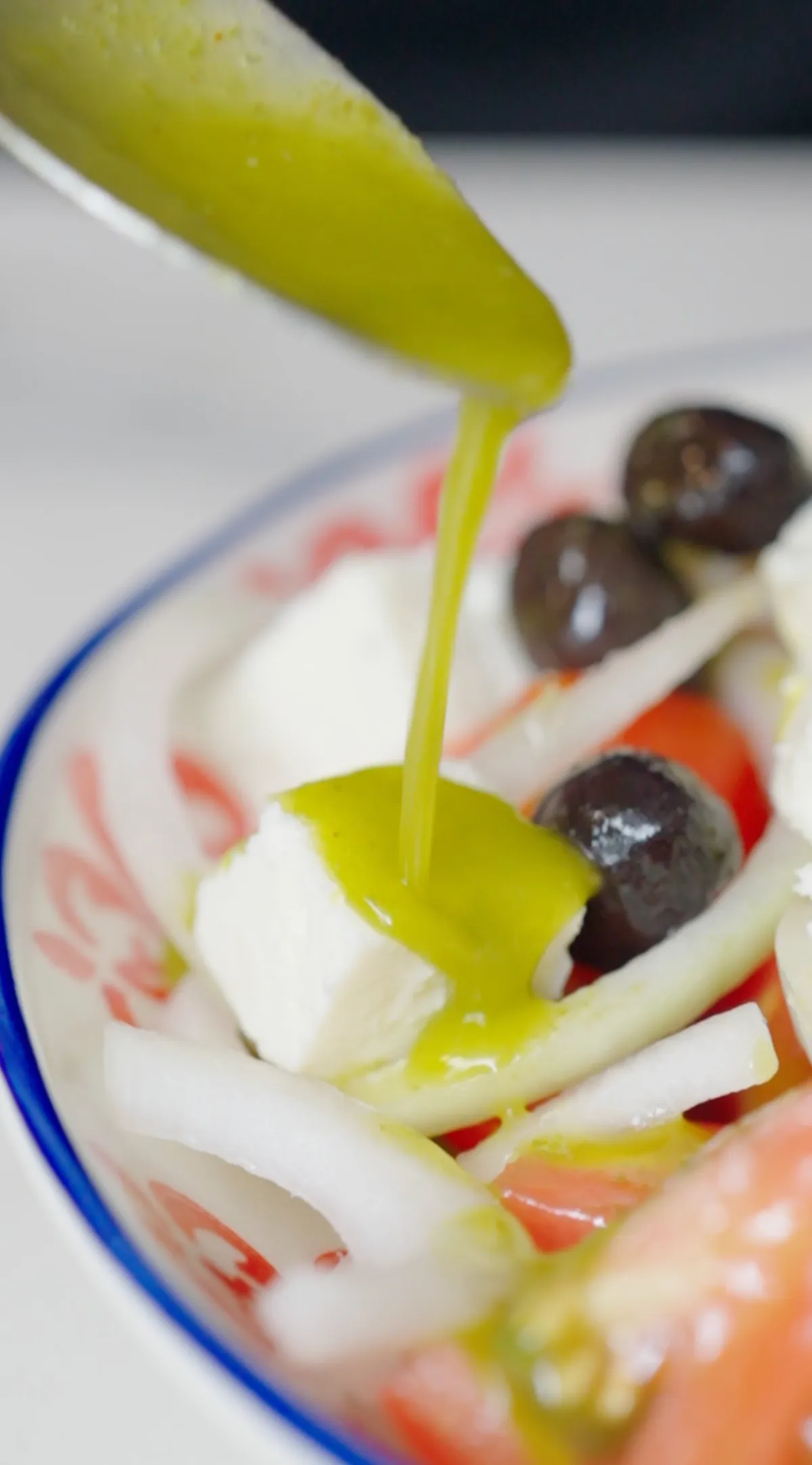 Salata Tariflerini Şenlendirecek Lezzet: Ev Yapımı Kuzu Kulağı Sosu
