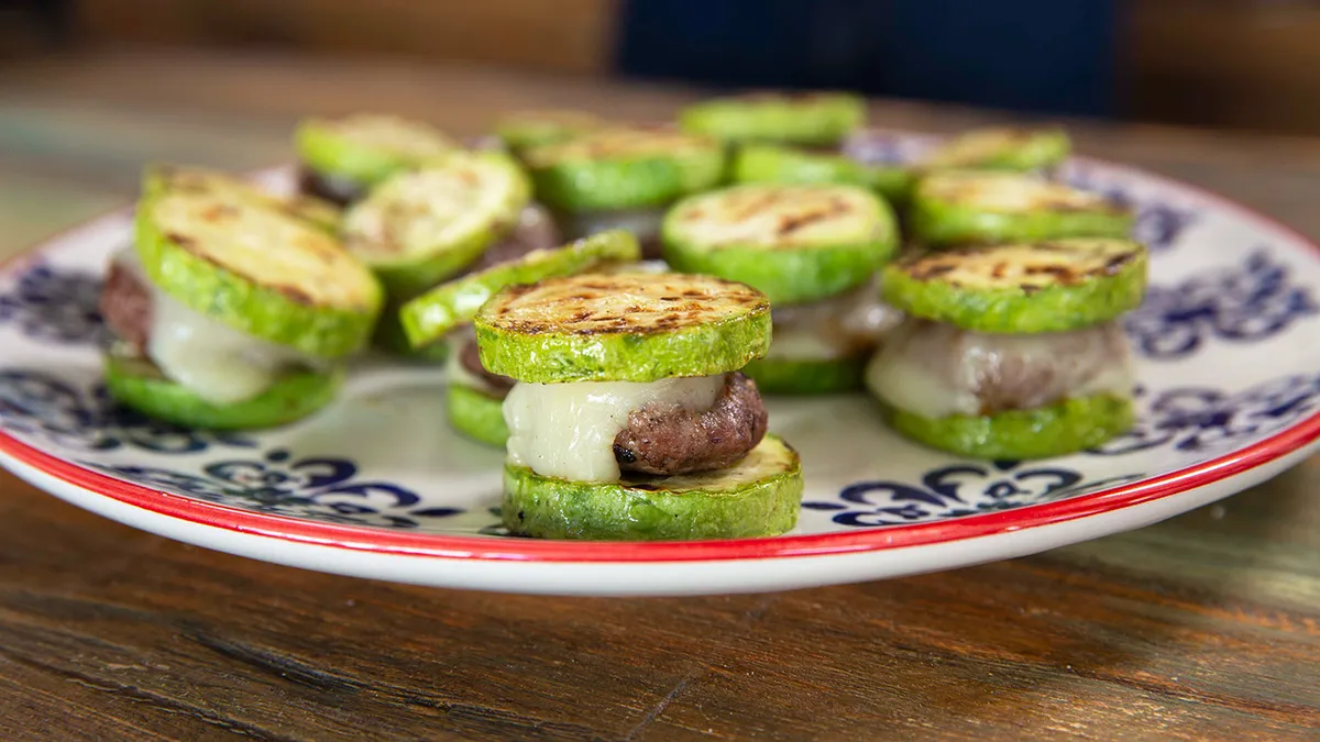 Ekmeksiz, Düşük Kalorili ve Çok Lezzetli: Kabak Burger Tarifi