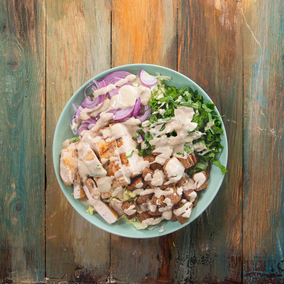 Hafif, Dengeli ve Çıtır: Ev Yapımı Tavuklu Sezar Salata