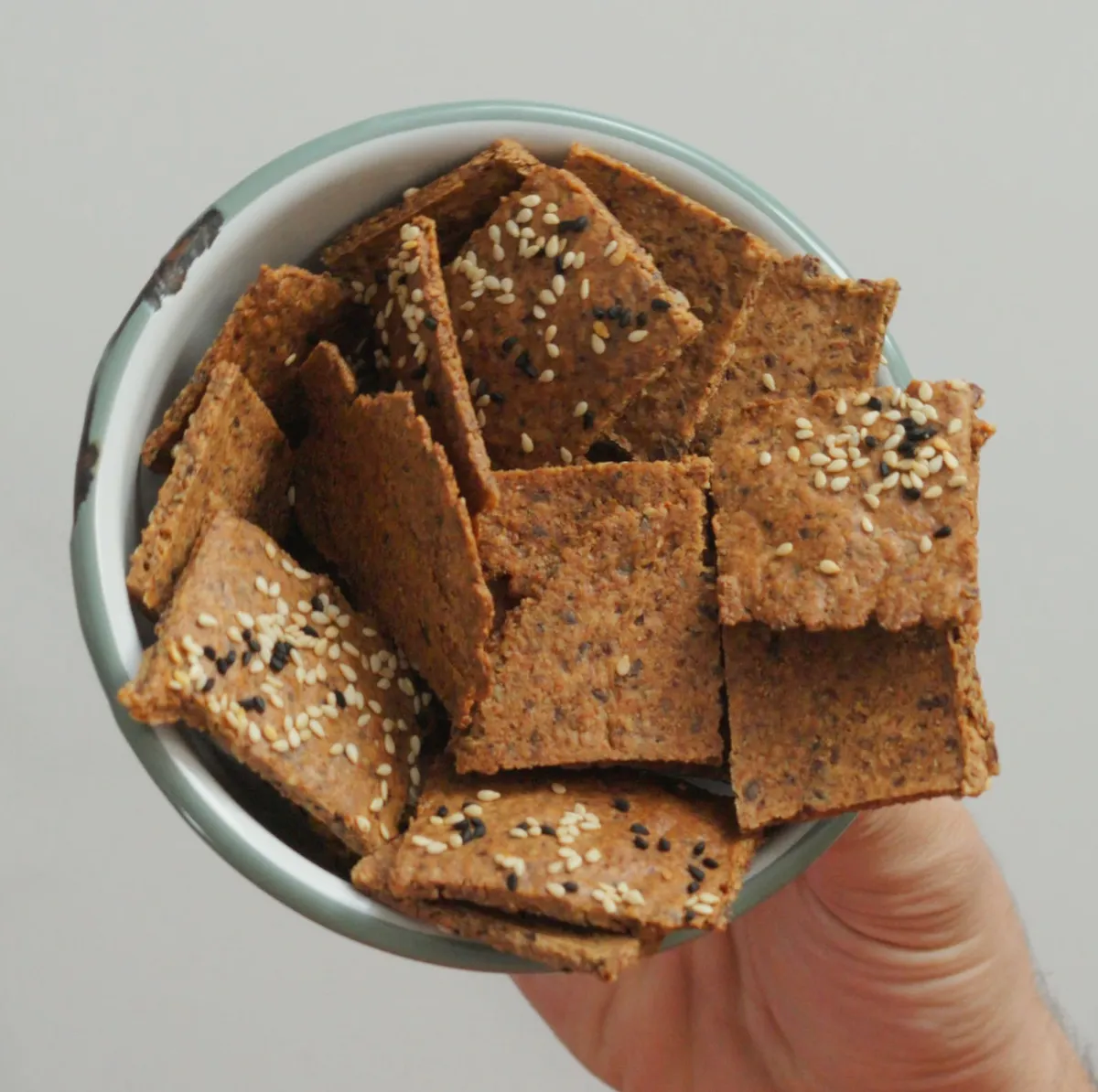 Glutensiz, Düşük Karbonhidratlı, Çıtır ve Ev Yapımı: Badem Unlu Kraker